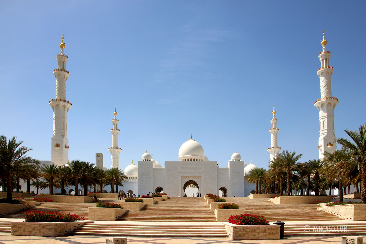 Sheikh Zayed Grand Mosque in Abu Dhabi, photo by Vange