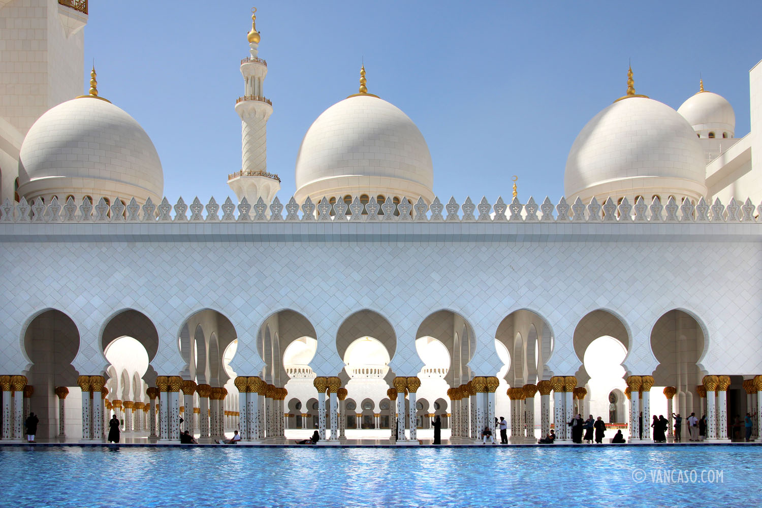 Sheikh Zayed Grand Mosque in Abu Dhabi, photo by Vange