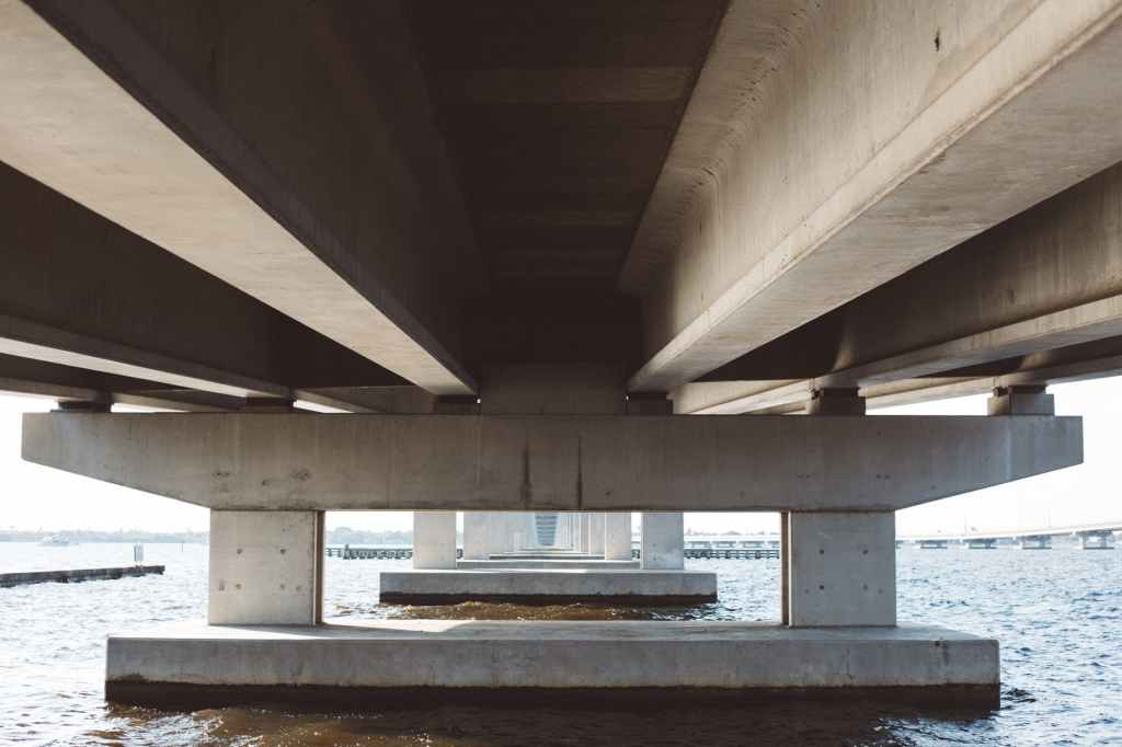 grey concrete bridge